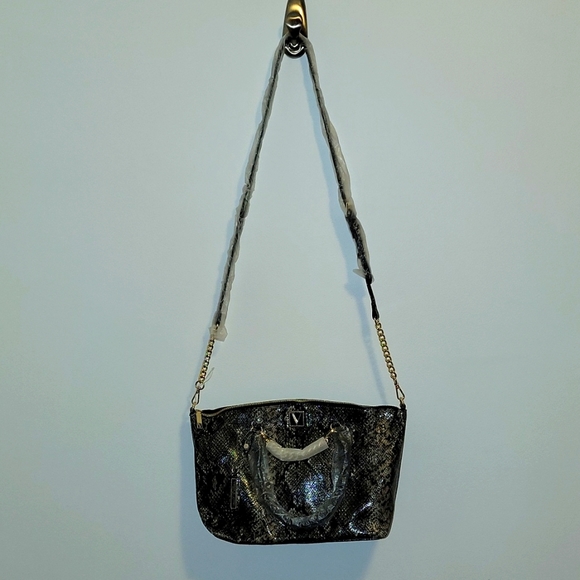 NWT Victoria's Secret Hand Bag 👜  Snake 🐍 pattern! Gold details! - Picture 2 of 15